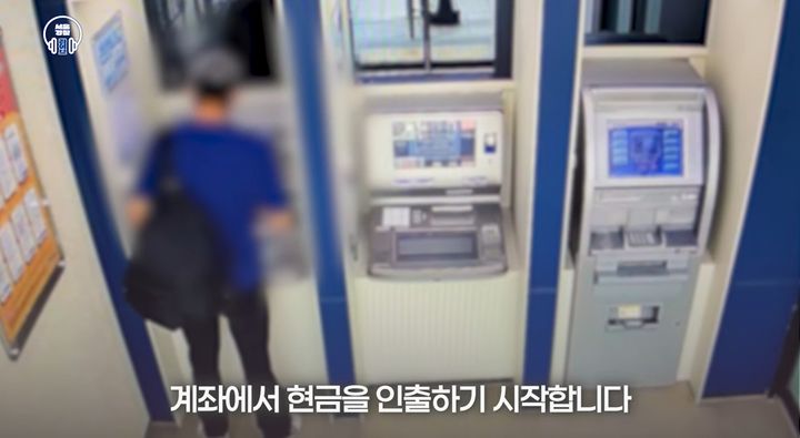 [뉴시스] '셀프감금 보이스피싱' 수법으로 피해자들의 현금 인출 카드를 뜯어낸 보이스피싱 조직원이 경찰에 붙잡혔다. (사진=서울경찰 유튜브 채널) 2025.10.21 *재판매 및 DB 금지