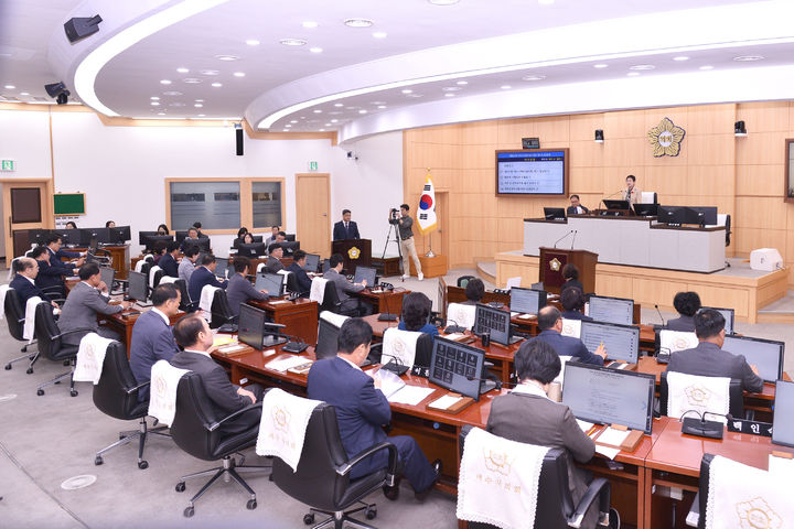 [여수=뉴시스] 21일 오전 전남 여수시의회에 제251회 임시회가 열리고 있다. (사진= 여수시의회 제공) 2025.10.21. photo@newsis.com *재판매 및 DB 금지