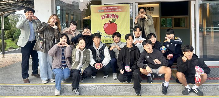 [횡성=뉴시스] 청소년상담 '애플데이' 횡성중. (사진=횡성군 제공) 2025.10.21. photo@newsis.com *재판매 및 DB 금지