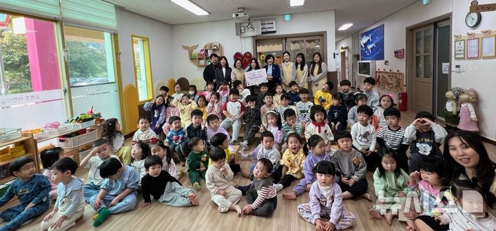 [의왕=뉴시스] 초록 꿈 어린이집 어린이들. (사진=의왕시 제공).2025.10.21.photo@newsis.com