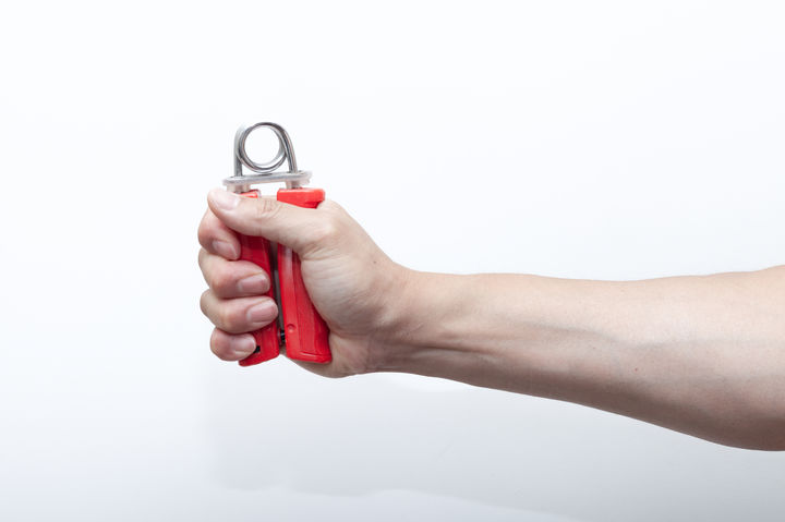 [뉴시스] 비만이더라도 근육량이 많고 손의 악력이 강한 사람은 장기 손상과 사망 위험이 낮다는 미국 연구 결과가 발표됐다. 사진은 본 기사와 직접적 관계 없음. 2025.10.21. *재판매 및 DB금지 *재판매 및 DB 금지