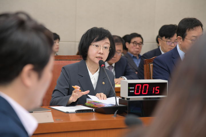 [서울=뉴시스] 식품의약품안전처 오유경 처장이 21일 국회 보건복지위원회 국정감사에서 발언하고 있다. (사진=식약처 제공) 2025.10.21. photo@newsis.com *재판매 및 DB 금지