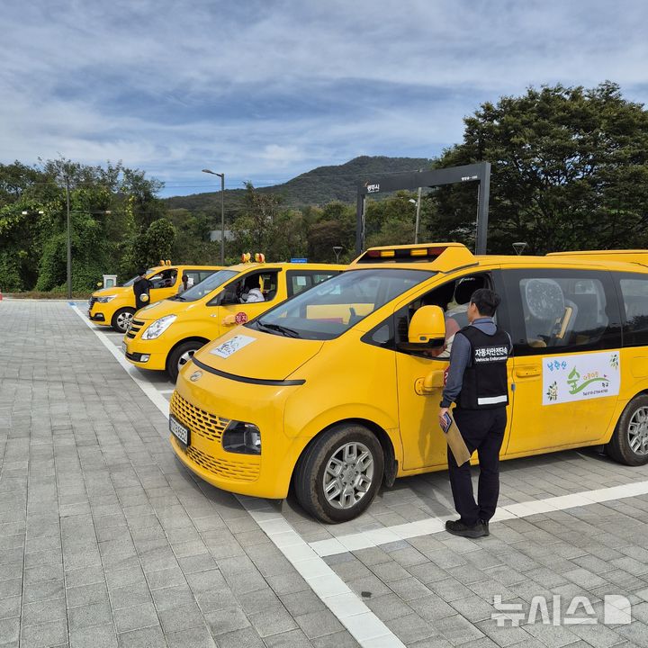 [경기광주=뉴시스]광주시가 21일 광주경찰서 등 관계기관과 함께 어린이 통학버스 합동 안전점검을 실시했다(사진=광주시 제공) 2025.10.21.photo@newsis.com