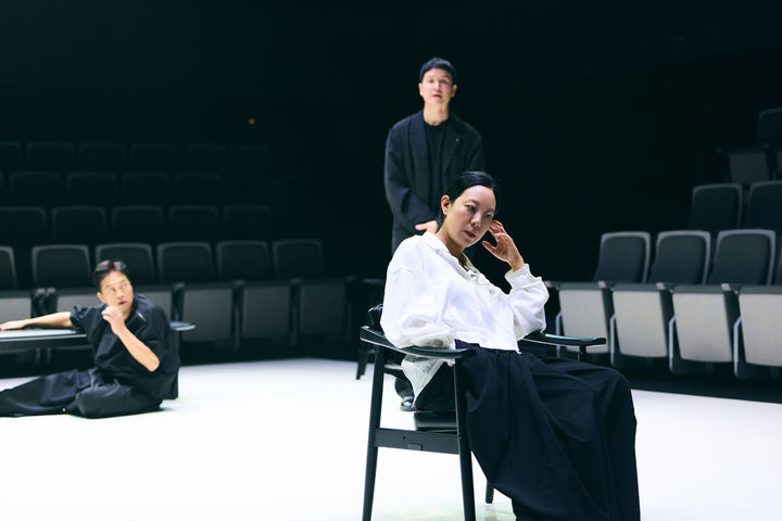 양손프로젝트의 연극 '유령들' 공연 사진. (사진=LG아트센터 제공) *재판매 및 DB 금지