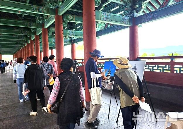 월정교에서 열린 경주국립공원 사진전