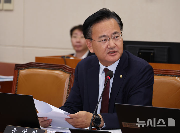 [서울=뉴시스] 김금보 기자 = 유상범 국민의힘 의원이 지난달 20일 서울 여의도 국회에서 열린 기획재정위원회 국정감사에서 질의를 하고 있다. 2025.10.21. kgb@newsis.com