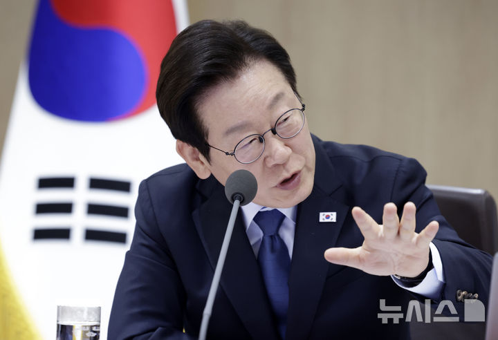 [서울=뉴시스] 최동준 기자 = 이재명 대통령이 21일 서울 용산 대통령실 청사에서 열린 국무회의에서 발언하고 있다. 2025.10.21. photocdj@newsis.com