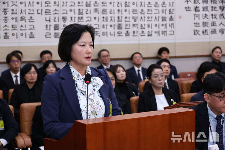 [서울=뉴시스] 김금보 기자 = 정유미 법무연수원 연구위원 (전 창원지검장)이 지난 10월 21일 서울 여의도 국회에서 열린 법제사법위원회 국정감사에서 질의에 답하고 있다. 2025.10.21. kgb@newsis.com