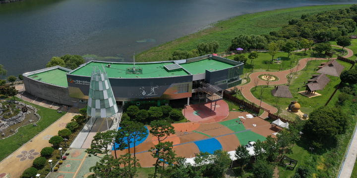 [진주=뉴시스]진주시청동기박물관 전경.(사진=진주시 제공).2025.10.22.photo@newsis.com *재판매 및 DB 금지