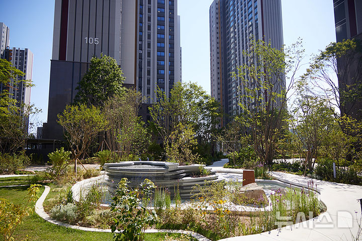 [서울=뉴시스] 그린바이그루브(GREEN X GROOVE) 정원 전경.