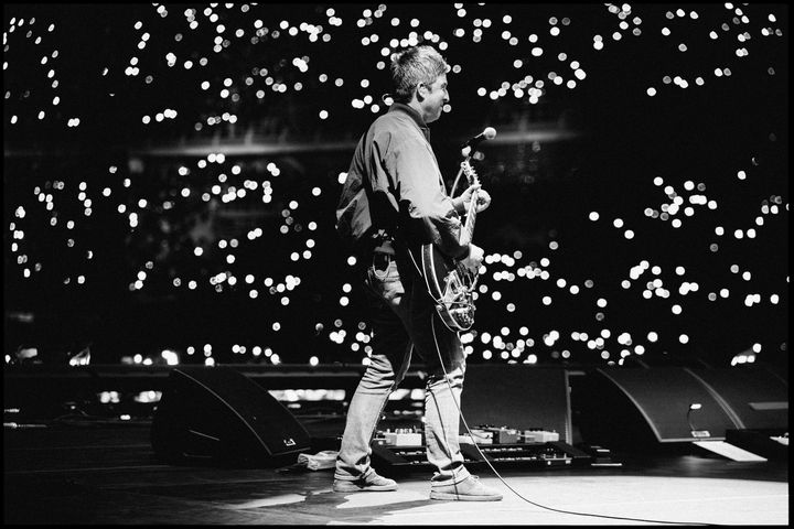 [고양=뉴시스] 전설적인 브릿팝 밴드 '오아시스(Oasis)' 노엘 갤러거가 21일 오후 경기 고양 고양종합운동장에서 '오아시스 라이브(Oasis Live)'25'를 펼치고 있다. (사진 = Joshua Halling 제공) 2025.10.22. photo@newsis.com *재판매 및 DB 금지