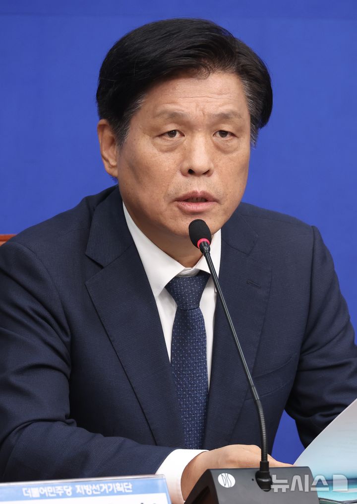 [서울=뉴시스] 조성봉 기자 = 조승래 더불어민주당 지방선거기획단 단장이 22일 오전 서울 여의도 국회에서 열린 지방선거기획단 3차 회의에서 발언을 하고 있다. 2025.10.22.suncho21@newsis.com