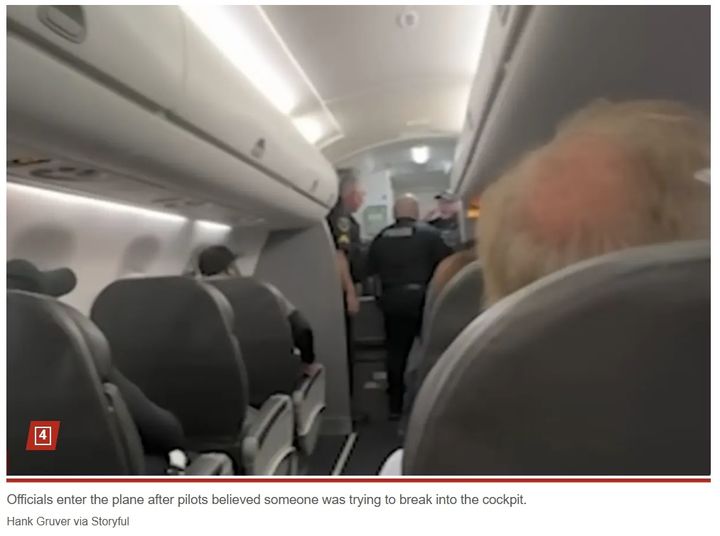 조종석 문 '쾅쾅' 소리에 항공기 긴급착륙…알고 보니?