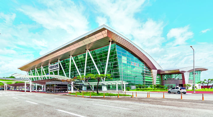 [서울=뉴시스] 사진은 포항경주공항 전경모습. 2025.10.22. (사진=한국공항공사 제공) photo@newsis.com *재판매 및 DB 금지