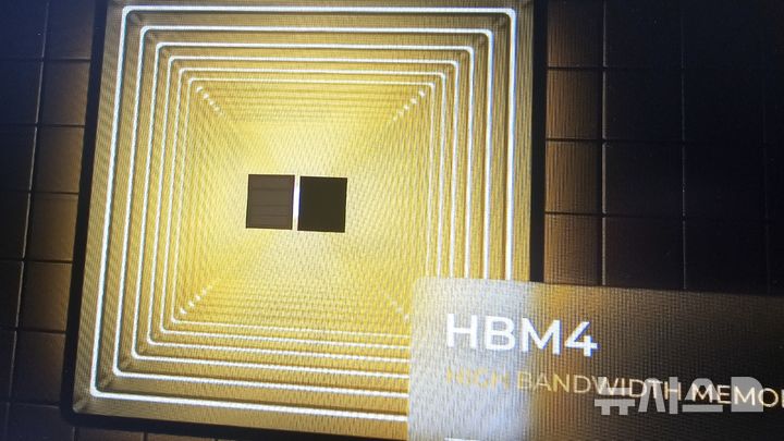 [서울=뉴시스]SK하이닉스는 22일 서울 코엑스에서 개막한 한국반도체산업협회 주최 'SEDEX 2025(제27회 반도체대전)'에 참석해 최신 고대역폭메모리인 'HBM4'와 차세대 서버용 저전력 D램 '소캠(SOCAMM2)' 등 공개했다. photo@newsis.com