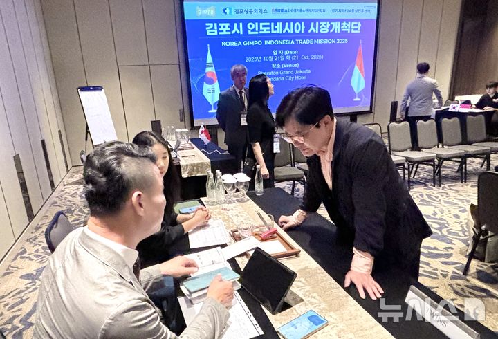 [김포=뉴시스] 정일형 기자= 인도네시아를 찾은 김병수 김포시장. (사진=김포시 제공)