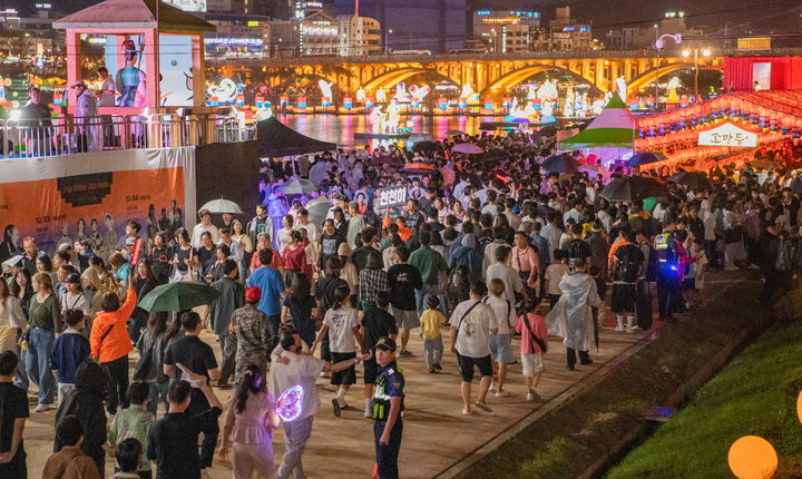 [진주=뉴시스]진주 10월 축제 172만명 관람.(사진=진주시 제공).2025.10.23.photo@newsis.com *재판매 및 DB 금지
