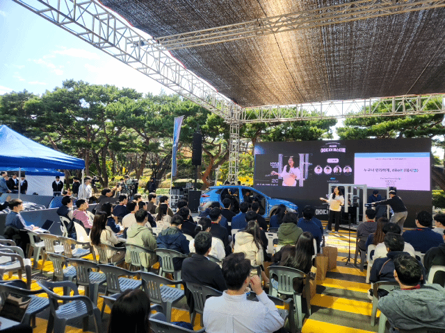 [남양=뉴시스] 유희석 기자 = 22일 경기 화성시 남양연구소에서 열린 '2025 현대차그룹 아이디어 페스티벌' 행사에서 연구원들이 새로운 모빌리티 아이디어를 선보이고 있다. 2025.10.22 photo@newsis.com