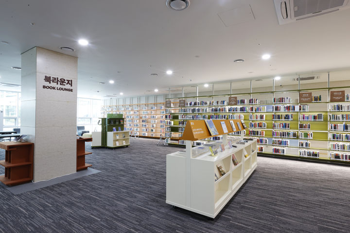 [수원=뉴시스] 경기도서관 1층(사진=경기도 제공) 2025.10.22. photo@newsis.com *재판매 및 DB 금지