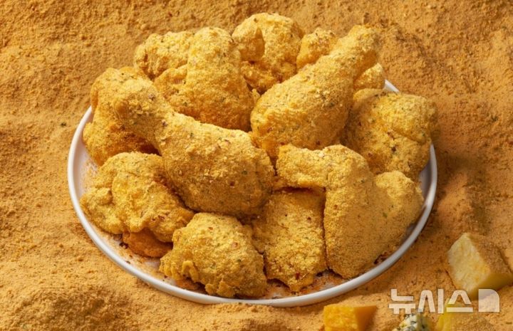 [서울=뉴시스] 제너시스BBQ 그룹이 지난 9월 출시한 치킨 신메뉴 '뿜치킹'. photo@newsis.com