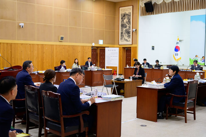 [제주=뉴시스] 22일 오전 서귀포시청에서 제433회 제주도의회 임시회 보건복지안전위원회 행정사무감사가 열리고 있다. (사진=서귀포시 제공) 2025.10.22. photo@newsis.com *재판매 및 DB 금지