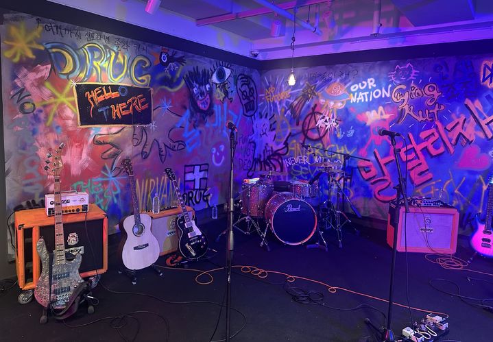 [서울=뉴시스] 이재훈 기자 = 크라잉넛 30주년 전시회 '말달리자'. 2025.10.22. realpaper7@newsis.com *재판매 및 DB 금지