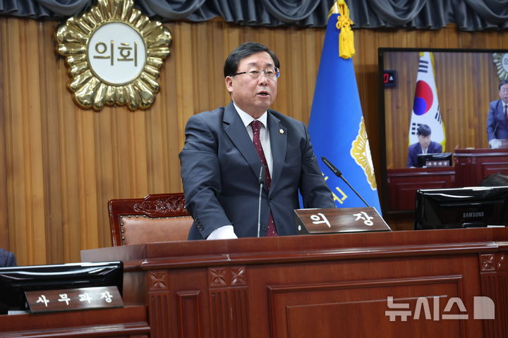 [울진=뉴시스] 안병철 기자 = 22일 경북 울진군의회 김정희 의장이 제287회 임시회 폐회사를 낭독하고 있다.(사진=울진군의회 제공) 2025.10.22. photo@newsis.com