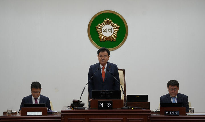 태백시의회(의장 고재창)는 22일 본회의장에서 제2차 본회의를 열고 1인가구 지원 조례안 등 5건의 안건을 원안 통과시키고 있다.(사진=태백시의회 제공) *재판매 및 DB 금지