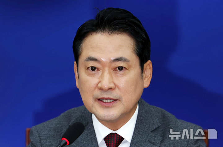 [서울=뉴시스] 김명년 기자 = 장동혁 국민의힘 대표가 22일 오전 서울 여의도 국회에서 '부동산 정책 정상화 특별위원회 제1차 전체회의에서 발언하고 있다. 2025.10.22. kmn@newsis.com