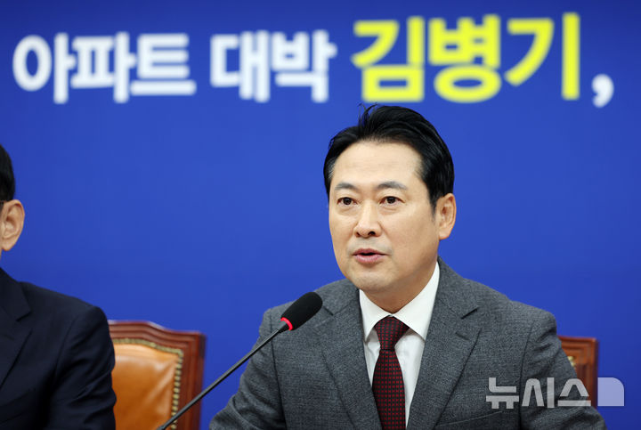 [서울=뉴시스] 김명년 기자 = 장동혁 국민의힘 대표가 22일 오전 서울 여의도 국회에서 '부동산 정책 정상화 특별위원회 제1차 전체회의에서 발언하고 있다. 2025.10.22. kmn@newsis.com