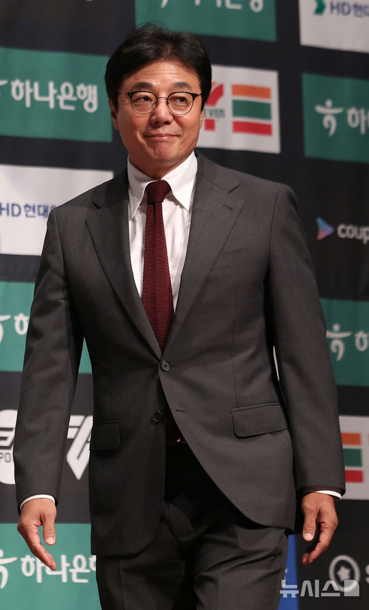 [서울=뉴시스] 김선웅 기자 = 대전하나시티즌 황선홍 감독이 22일 서울 마포구 누리꿈스퀘어에서 열린 하나은행 K리그1 2025 파이널라운드 미디어데이에 참석하고 있다. 2025.10.22. mangusta@newsis.com