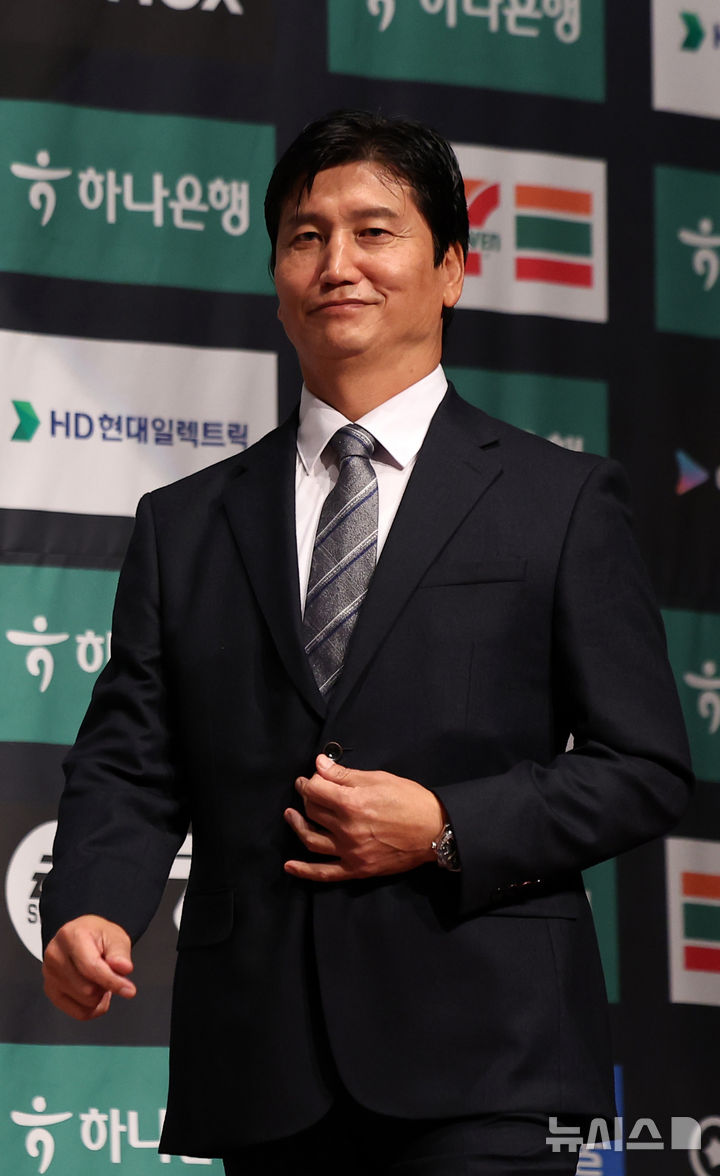 [서울=뉴시스] 김선웅 기자 = 김천상무 정정용 감독이 22일 서울 마포구 누리꿈스퀘어에서 열린 하나은행 K리그1 2025 파이널라운드 미디어데이에 참석하고 있다. 2025.10.22. mangusta@newsis.com