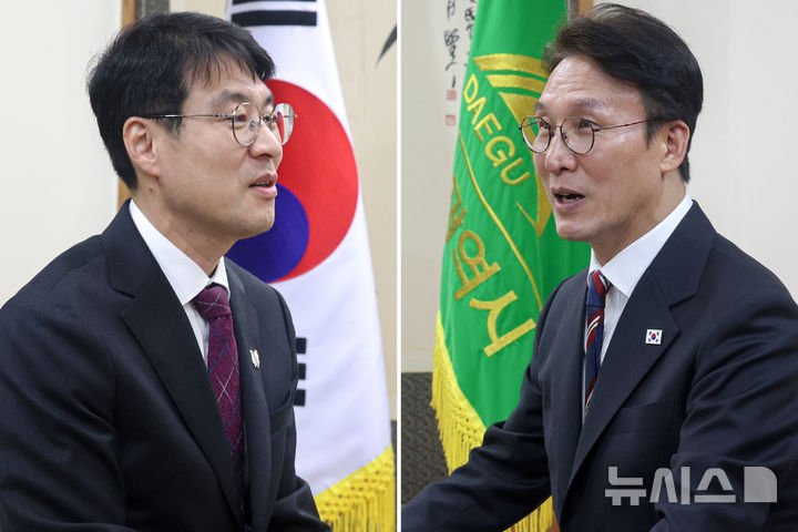 [대구=뉴시스] 이무열 기자 = 김민석(오른쪽) 국무총리가 22일 대구 중구 대구시청 동인청사를 방문해 김정기 대구시장 권한대행과 대구시 현안 사업에 대해 논의하고 있다. 2025.10.22. lmy@newsis.com