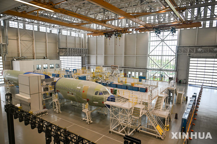 [톈진=신화/뉴시스] 22일 중국 톈진에서 에어버스 A320 기종 두 번째 최종 조립라인 가동식이 열렸다. 해당 시설의 모습. 2025.10.23