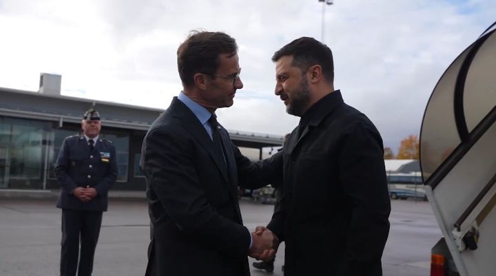 볼로디미르 젤렌스키 우크라이나 대통령과 울프 크리스테르손 스웨덴 총리가 22일(현지시간) 린셰핑에서 만나고 있다. (사진=젤렌스키 대통령 X 영상 캡처) 2025.10.23 *재판매 및 DB 금지