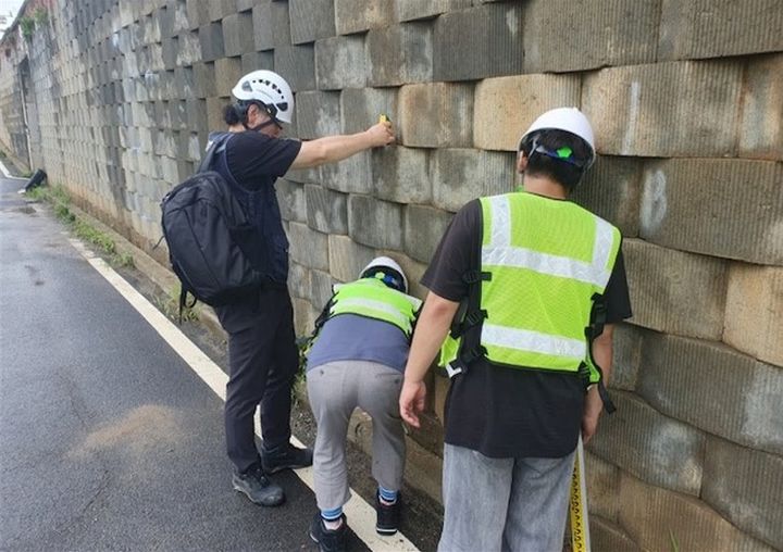 [수원=뉴시스] 안전 점검 모습. (사진=경기도 제공) 2025.10.23. photo@newsis.com *재판매 및 DB 금지