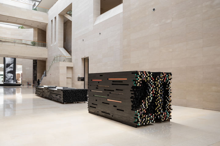 [서울=뉴시스] 국립중앙박물관 관람 프로그램 '20년의 이야기, 유물과 사람 여정의 시작'역사의 길) - 용산 개관 20주년 상징 조형물 (사진=국립중앙박물관 제공) 2025.10.23. photo@newsis.com *재판매 및 DB 금지