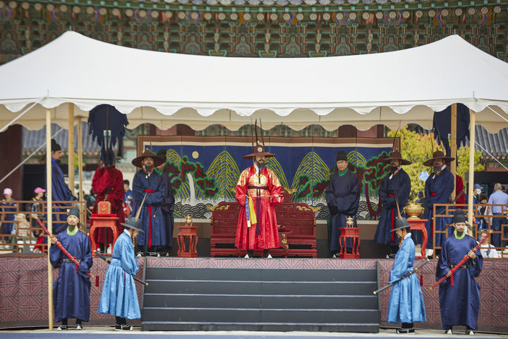 [서울=뉴시스] 2024년 궁궐 호위군 사열의식 '첩종(疊鐘)'행사 (사진=국가유산청 제공) 2025.10.23. photo@newsis.com *재판매 및 DB 금지