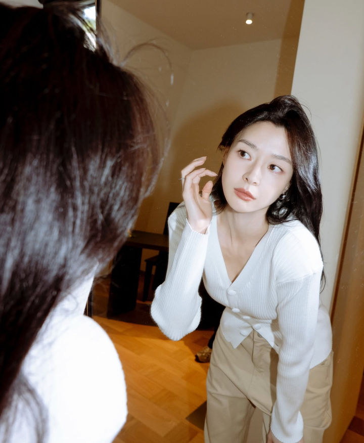 [서울=뉴시스] 배우 권나라. (사진=권나라 인스타그램 캡처) 2025.10.23. photo@newsis.com *재판매 및 DB 금지