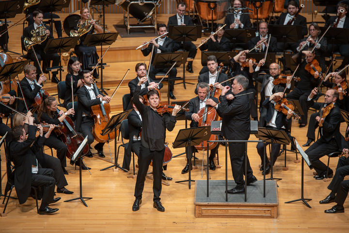 [서울=뉴시스] 지난 22일 서울 송파구 롯데콘서트홀에서 열린 '앨런 길버트 & NDR 엘프필하모닉 오케스트라' 공연 모습. (사진=빈체로 제공 ⓒWON HEE LEE) 2025.10.23. photo@newsis.com *재판매 및 DB 금지