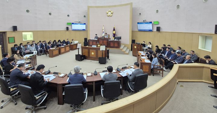 [부산=뉴시스] 23일 부산 기장군의회는 본회의장에서 제291회 임시회 제2차 본회의를 진행하고 있다. (사진=기장군의회 제공) 2025.10.23. photo@newsis.com *재판매 및 DB 금지
