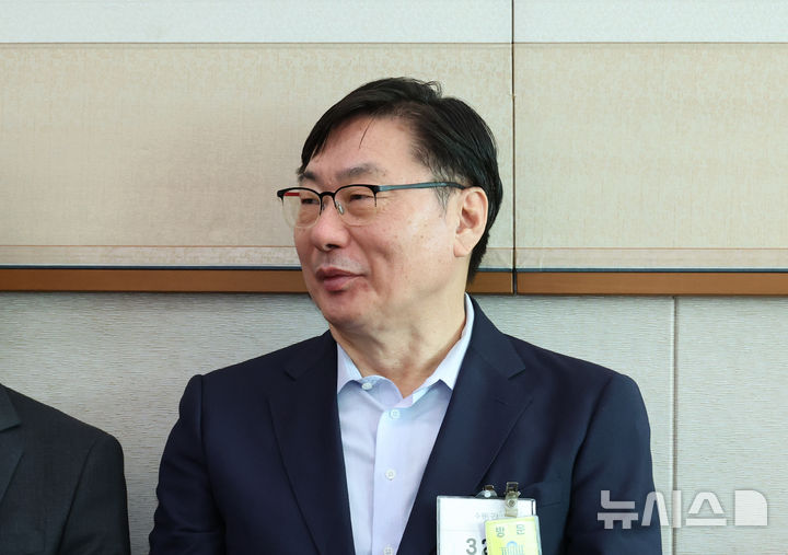 [서울=뉴시스] 김금보 기자 = 이화영 전 경기도평화부지사가 23일 서울 여의도 국회에서 열린 법제사법위원회 국정감사에 출석해 있다. 2025.10.22. kgb@newsis.com