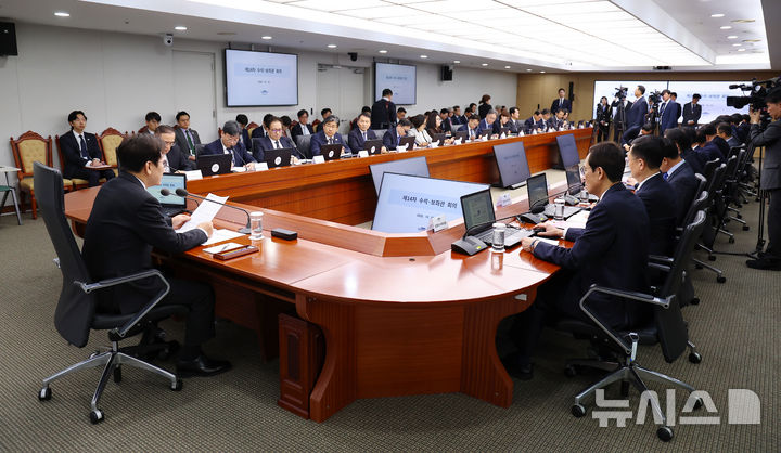 [서울=뉴시스] 최동준 기자 = 이재명 대통령이 23일 서울 용산 대통령실 청사에서 열린 수석보좌관회의에서 발언하고 있다. (대통령실통신사진기자단) 2025.10.23. photocdj@newsis.com