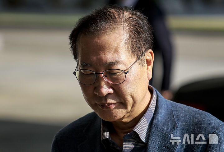 [서울=뉴시스] 정병혁 기자 = 박성재 전 법무부장관이 23일 서울 서초구 서울고등검찰청에 마련된 내란특검팀(특별검사 조은석)에 피의자신분으로 조사를 받기 위해 출석하고 있다. 2025.10.23 jhope@newsis.com