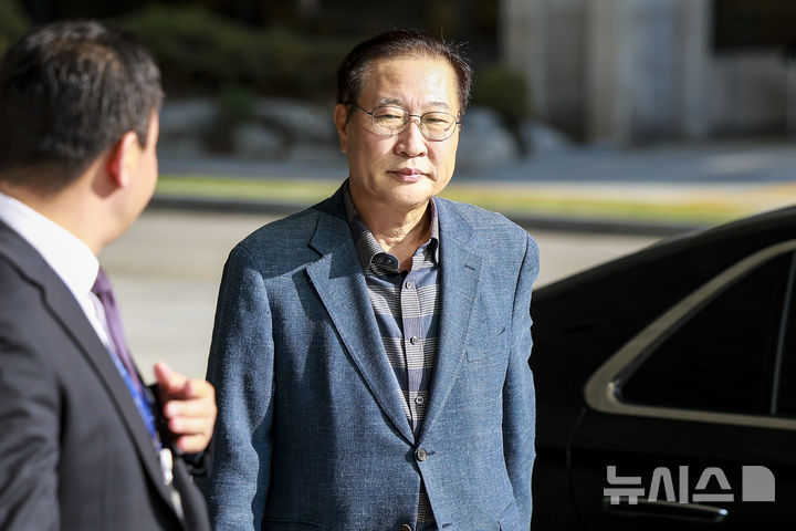 [서울=뉴시스] 정병혁 기자 = 박성재 전 법무부장관이 23일 서울 서초구 서울고등검찰청에 마련된 내란특검팀(특별검사 조은석)에 피의자신분으로 조사를 받기 위해 출석하고 있다. 2025.10.23 jhope@newsis.com