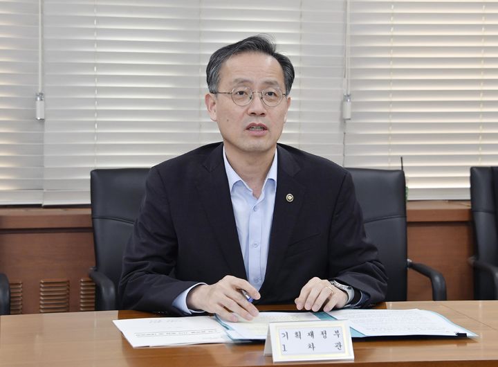 [서울=뉴시스] 이형일 기획재정부 차관이 서울 종로구 정부서울청사에서 회의를 주재하고 있다. (사진=기획재정부 제공) 2025.10.23. photo@newsis.com *재판매 및 DB 금지