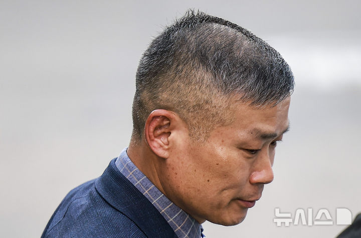 [서울=뉴시스] 정병혁 기자 = '국군방첩사령부(방첩사) 블랙리스트' 의혹을 수사하는 2차 종합특별검사팀이 김동혁 전 국방부 검찰단장을 재차 소환했다.사진은 김 전 단장. 2026.04.17 jhope@newsis.com