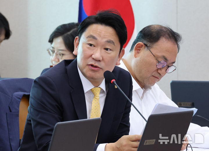 [서울=뉴시스] 김금보 기자 = 곽상언 더불어민주당 의원이 23일 오후 서울 여의도 국회에서 열린 산업통상자원중소벤처기업위원회 국정감사에서 질의를 하고 있다. 2025.10.23. kgb@newsis.com