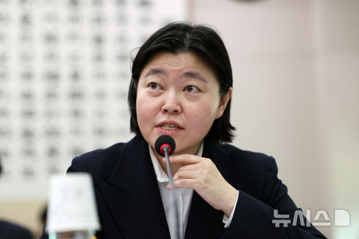 [서울=뉴시스] 김명년 기자 = 임은정 서울동부지검장이 23일 오전 서울 여의도 국회 법제사법위원회에서 열린 서울고등검찰청-서울중앙지방검찰청 등에 대한 국정감사에서 질의에 답하고 있다. 2025.10.23. kmn@newsis.com
