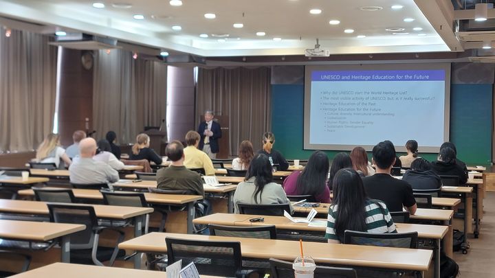 K-헤리티지 리더십 프로그램에 참여한 외국인들(사진=국가유산청 제공) 2025.10.24. photo@newsis.com *재판매 및 DB 금지